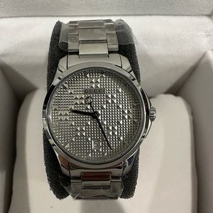 Gucci G-Timeless Bracelet Watch